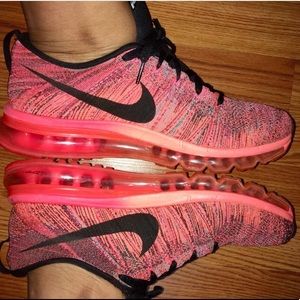 Nike FLYKNIT Max 💓🧡💙🖤💓